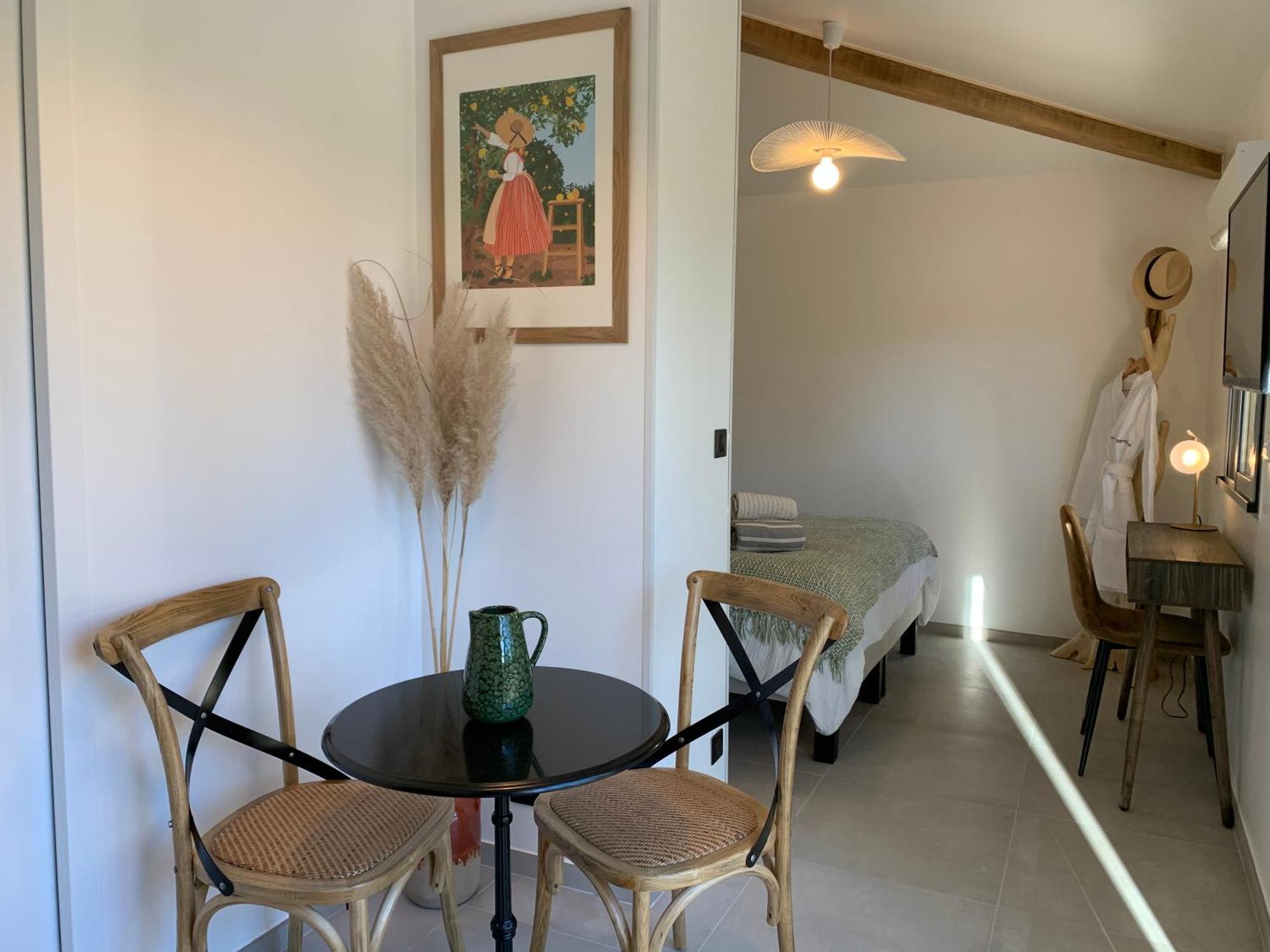La Parenthese Saint Donat Hotel Aix-en-Provence Bilik gambar